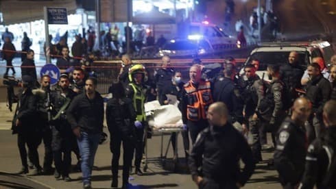 Sospechoso terrorista asesinado a tiros cerca de la Ciudad Vieja de Jerusalem. (Alex Kolomoisky) Sospechoso terrorista asesinado a tiros cerca de la Ciudad Vieja de Jerusalem.