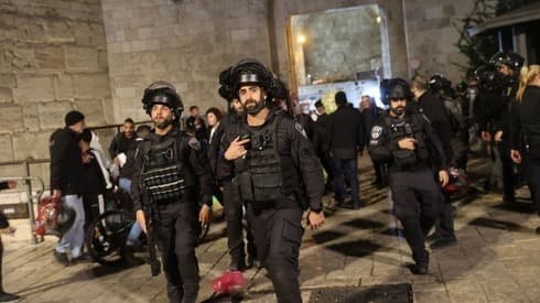 Agentes de la Policía de Fronteras en la escena del ataque.