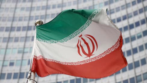 La bandera de Irán frente al Organismo Internacional de Energía Atómica.