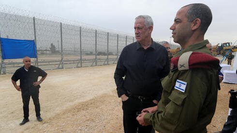  El ministro de Defensa, Benny Gantz, en la frontera con Gaza el martes. 