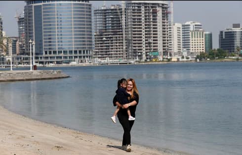 Emiratos Árabes Unidos mantiene en un limbo a los hijos de madres solteras. 