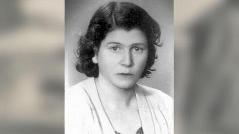 Rosa Katsav durante su juventud en Bahrein.