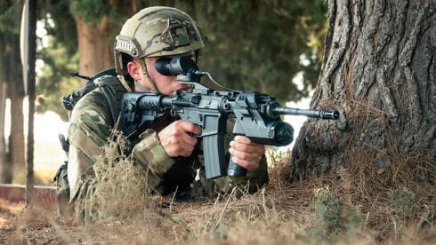Rifle de asalto ARCAS impulsado por IA. 