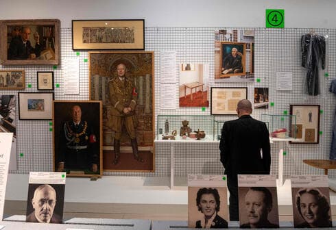 "Esto no podía ser como otras exposiciones en sentido clásico", dijo una de las curadoras. (AFP) Viena exposición de arte nazi
