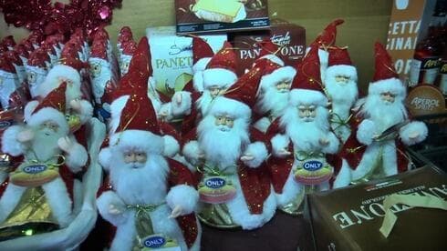  Una tienda en Tel Aviv que vende productos navideños. 