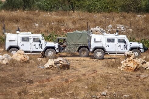 Vehículos de la ONU en la frontera del Líbano con Israel. 