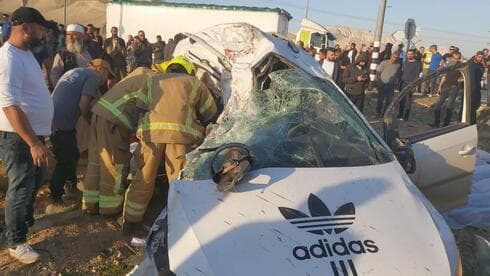 La escena del accidente cerca de la autopista 90. (Servicio de Bomberos y Rescate de Israel) La escena del accidente cerca de la autopista 90.
