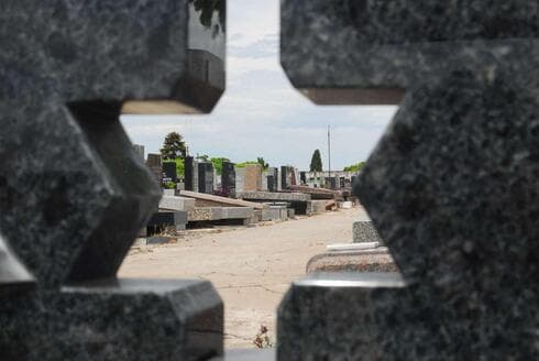 Cementerio judío de La Tablada en la provincia de Buenos Aires, Argentina.