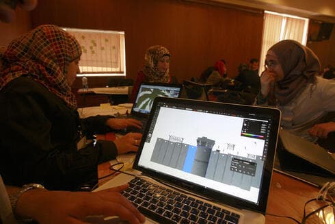Taller de alta tecnología en Ramallah. 