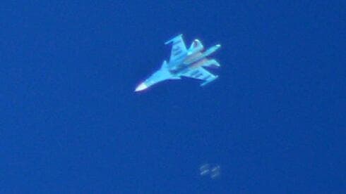 Avión ruso sobrevuela la región de Idlib, en Siria.