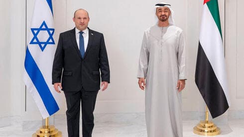 El primer ministro Naftali Bennett se reúne con el ministro de Relaciones Exteriores de los Emiratos Árabes Unidos, sheikh Abdullah bin Zayed, en Abu Dhabi. 