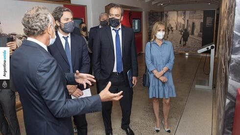 Los ministros Cafiero y Soria recorren el Museo del Holocausto de Buenos Aires. (Ministerio de Justicia de Argentina) Mindlin Cafiero