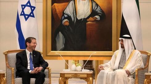 Reunión entre el líder de Emiratos Árabes Unidos, Mohamed bin Zayed, y el presidente de Israel, Yitzhak Herzog, en Abu Dhabi.