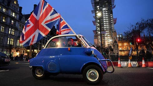 Británicos celebran la salida del Reino Unido del Brexit en 2020.