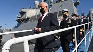 El ministro de Defensa, Benny Gantz, en la base de la Quinta Flota de Estados Unidos en Bahrein.