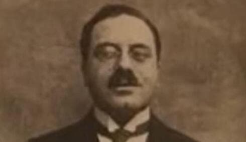 Arnold van den Bergh.