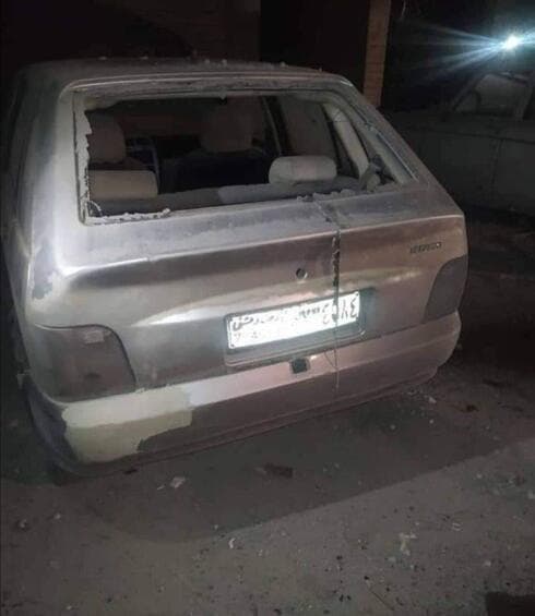 Un vehículo resultó dañado por un misil antiaéreo sirio en la ciudad de Qudssaya, cerca de Damasco. (SANA) Un vehículo resultó dañado por un misil antiaéreo sirio en la ciudad de Qudssaya, cerca de Damasco.