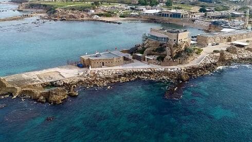 El antiguo puerto de Cesarea.