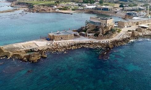 El antiguo puerto de Cesarea.