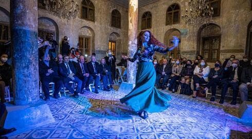 Dignatarios y miembros de la comunidad judía observan a una bailarina en el Festival Cultural Sefardí en Esmirna, Turquía. (Gentileza) Dignatarios y miembros de la comunidad judía observan a una bailarina en el Festival Cultural Sefardí en Esmirna, Turquía.