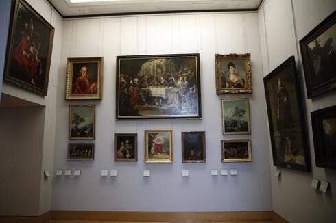 Las pinturas saqueadas por los nazis durante la Segunda Guerra Mundial son exhibidas en el museo del Louvre, en París. (AP) Las pinturas saqueadas por los nazis durante la Segunda Guerra Mundial son exhibidas en el museo del Louvre, en París.