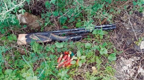 Armas de caza y municiones encontradas en Cisjordania. (Gentileza Autoridad de Naturaleza y Parques)) Armas de caza y municiones encontradas en Cisjordania.