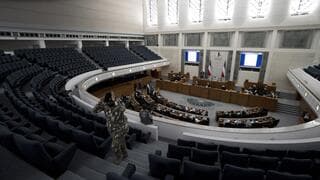 Legisladores asisten a una sesión de la Asamblea Nacional de Kuwait, el 8 de febrero de este año. 