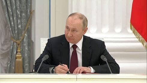 El presidente ruso, Vladimir Putin, explica su decisión sobre las provincias separatistas de Ucrania. (Reuters) El presidente ruso, Vladimir Putin, explica su decisión sobre las provincias separatistas de Ucrania.