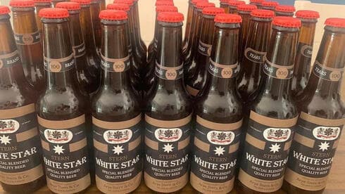 Botellas de cerveza Stern White Star.