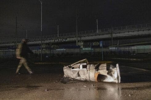 Los restos de un misil ruso de ataque en Kiev, capital de Ucrania. 