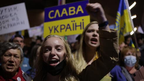 Manifestación contra la invasión de Rusia a Ucrania en Tel Aviv.