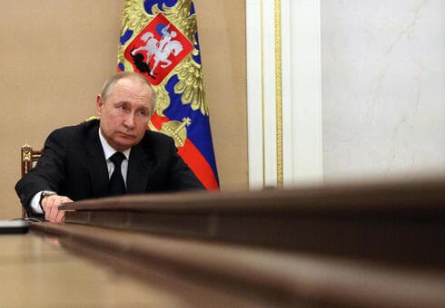 Putin. "Superaremos las dificultades y saldremos fortalecidos". 