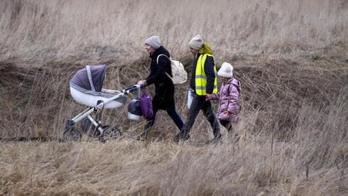 Refugiadas ucranianas cerca de la frontera entre Ucrania y Polonia. 