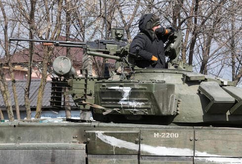 Un tanque ruso en el puerto ucraniano de Mariupol. 