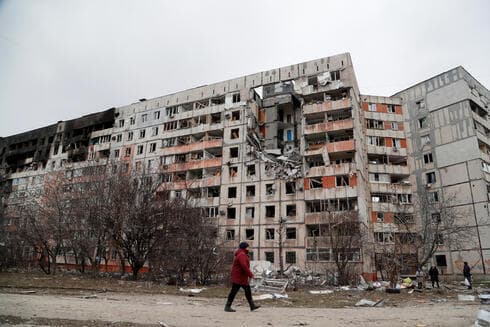 Edificio dañado en los combates, en Mariupol, Ucrania. 