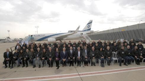 La delegación médica israelí antes de partir a Ucrania. 