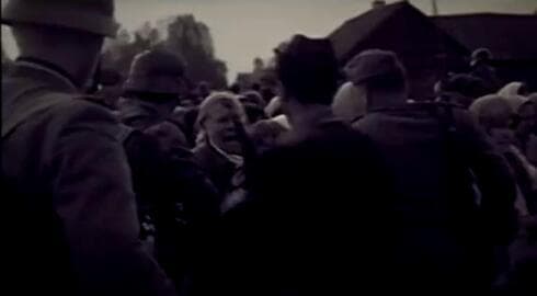 Tropas nazis en la ciudad de Koryukovka.