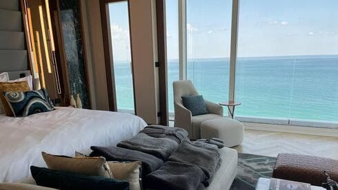 Una habitación de la suite del ático de Kempinski.