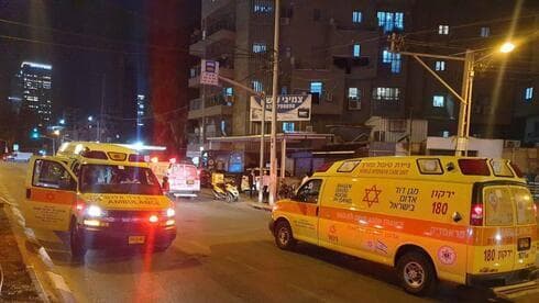 Equipos de socorristas donde presuntamente ocurrió el atentado. 