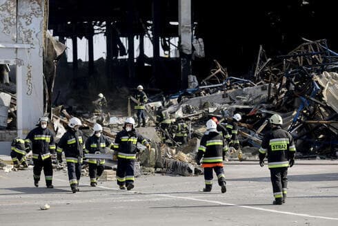Un depósito de alimentos destruido por un bombardeo ruso cerca de Kiev el martes. (Reuters) Un depósito de alimentos destruido por un bombardeo ruso cerca de Kiev el martes.