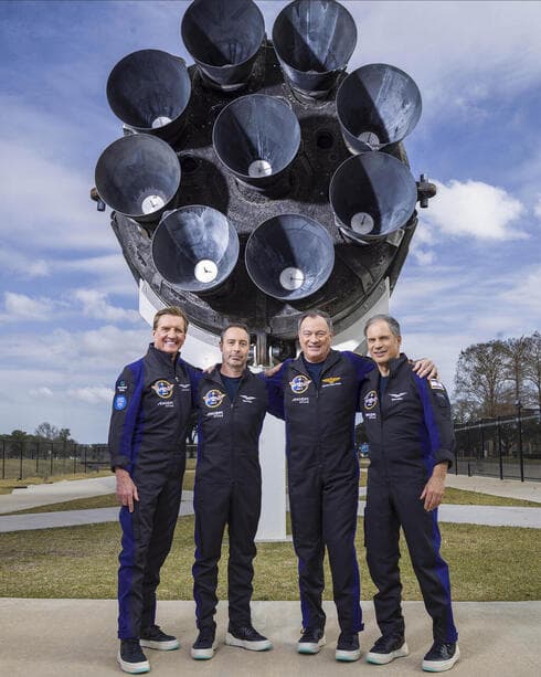 Eytan Stibbe y el equipo de AX-1. 