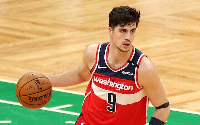 Deni Avdija en acción durante un partido contra los Boston Celtics en el TD Garden de Boston, el 8 de enero de 2021. (Getty) Deni Avdija en acción durante un partido contra los Boston Celtics en el TD Garden de Boston, el 8 de enero de 2021.