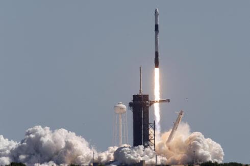 El cohete SpaceX Falcon 9 despega hacia el espacio desde el Centro Espacial Kennedy de la NASA en Cabo Cañaveral, Florida. (Reuters) El cohete SpaceX Falcon 9 despega hacia el espacio desde el Centro Espacial Kennedy de la NASA en Cabo Cañaveral, Florida.