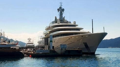Un yate perteneciente al oligarca ruso israelí Roman Abramovich. 