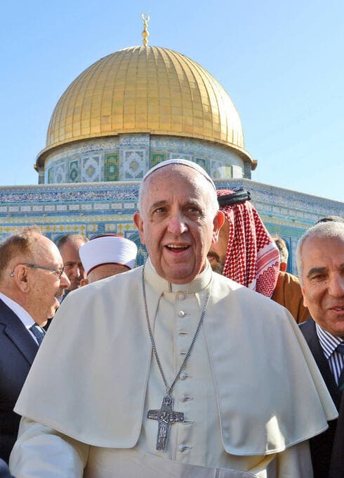 El papa católico, Francisco, en el Monte del Templo, cuando visitó Jerusalem en 2014. (GPO) El papa católico, Francisco, en el Monte del Templo, cuando visitó Jerusalem en 2014.