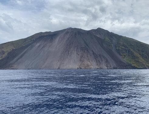 El volcán continúa en actividad. 