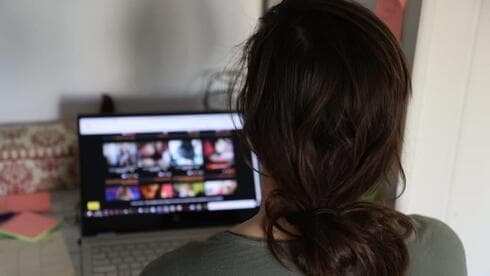 Una mujer que logró escapar de la industria de la prostitución.