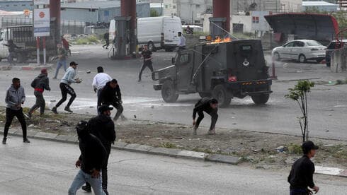 Enfrentamientos en Nablus entre tropas de las FDI y palestinos.
