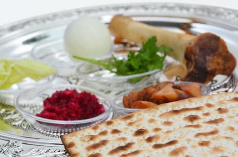 Plato de Seder.