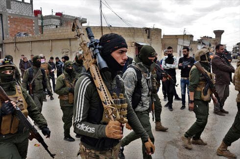 Las Fuerzas Democráticas de Siria en operaciones en Hasaka, Siria, tras recuperar la cárcel luego de un ataque del Estado Islámico. 